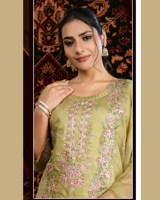 Elegant Golden straight-cut suit